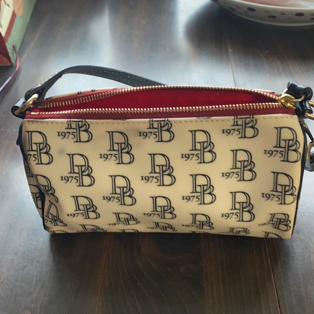Dooney & Bourke Small hand bag clutch Authentic
